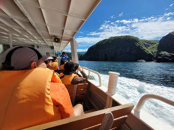 Boat trip along west coast of Shiretoko National Park